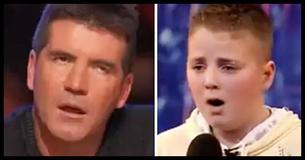 Menino inseguro e vítima de bullying choca jurados quando canta o primeiro verso e revela voz angelical
Menino inseguro e vítima de bullying choca jurados quando canta o primeiro verso e revela voz angelical
