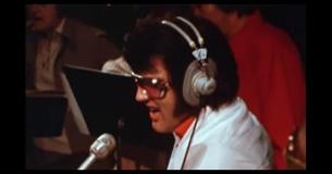 L'internet est poussé aux larmes après de rares images de la chanson d'amour émotionnelle d'Elvis
L'internet est poussé aux larmes après de rares images de la chanson d'amour émotionnelle d'Elvis
