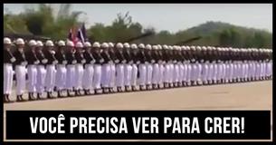 Soldados Caem Como Dominós Após Realizar Incríveis Apresentações Sincronizadas Soldados Caem Como Dominós Após Realizar Incríveis Apresentações Sincronizadas
