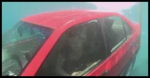 Se o Seu Carro Afundar na Água, Faça Isso Para Sobreviver Se o Seu Carro Afundar na Água, Faça Isso Para Sobreviver