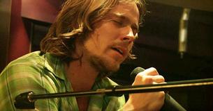 Willie Nelson's Son Performs His Dad's Emotional Classic And His Voice Sounds Exactly Like His Father's Willie Nelson's Son Performs His Dad's Emotional Classic And His Voice Sounds Exactly Like His Father's