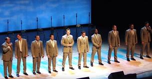 10 Gorgeous Singers Perform Classic And Drive Crowd Crazy With Their Dance 10 Gorgeous Singers Perform Classic And Drive Crowd Crazy With Their Dance