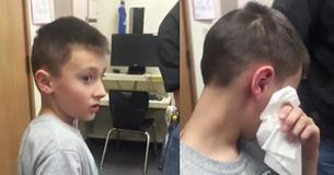 Director llama a niño a su oficina. Los padres de éste están esperándole para darle la sorprendente noticia de que va a tener 5 hermanos Director llama a niño a su oficina. Los padres de éste están esperándole para darle la sorprendente noticia de que va a tener 5 hermanos