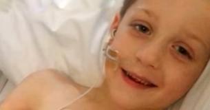 Quando mãe de luto visita túmulo do filho, ela recebe sinal impossível de ignorar Quando mãe de luto visita túmulo do filho, ela recebe sinal impossível de ignorar