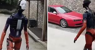 Video Shows Amazing Human-Like Robot Walking Up A Driveway Video Shows Amazing Human-Like Robot Walking Up A Driveway