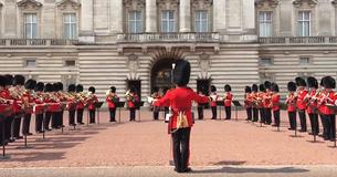Aretha Franklin: Buckingham Palace Plays 'Respect' In Late Music Icon's Honor Aretha Franklin: Buckingham Palace Plays 'Respect' In Late Music Icon's Honor