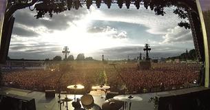 Watch: Crowd Of 65,000 Strangers Sing Along Perfectly To ‘Bohemian Rhapsody’ While Waiting For Green Day Concert Watch: Crowd Of 65,000 Strangers Sing Along Perfectly To ‘Bohemian Rhapsody’ While Waiting For Green Day Concert