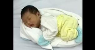 Una enfermera de Vietnam explica cómo ayudar a dormir bien a los recién nacidos, la gente está más que agradecida con ella Una enfermera de Vietnam explica cómo ayudar a dormir bien a los recién nacidos, la gente está más que agradecida con ella