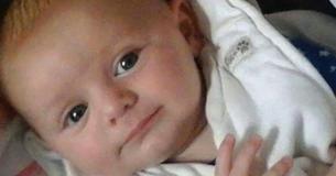 Madre afligida advierte a los padres de que no deben dejar que el biberón se sostenga solo después de que su hijo se ahogara, y explica cómo hacer que la alimentación con biberón sea segura Madre afligida advierte a los padres de que no deben dejar que el biberón se sostenga solo después de que su hijo se ahogara, y explica cómo hacer que la alimentación con biberón sea segura