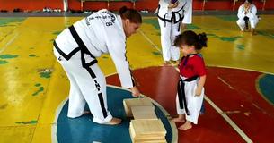 Young Karate Star In The Making Has Hilarious Solution To Breaking Her First Board Young Karate Star In The Making Has Hilarious Solution To Breaking Her First Board