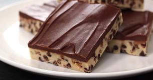 Chocolate Chip Cookie Bars Are The Guilty Pleasure You Never Knew You Needed In Your Life Chocolate Chip Cookie Bars Are The Guilty Pleasure You Never Knew You Needed In Your Life