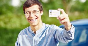 This Senior Class Played Dress Up For Their Senior ID Photos And Went Instantly Viral This Senior Class Played Dress Up For Their Senior ID Photos And Went Instantly Viral