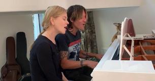 Nicole Kidman & Keith Urban Perform A Powerful Duet, While Their Daughters Recorded The Video Nicole Kidman & Keith Urban Perform A Powerful Duet, While Their Daughters Recorded The Video