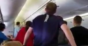 Fallen Soldier’s Remains Are Escorted Off Plane - Then Teens Break Into Song And Nobody Expects It Fallen Soldier’s Remains Are Escorted Off Plane - Then Teens Break Into Song And Nobody Expects It