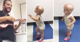 La cámara capta a una linda bebé siguiendo al doctor que les canta a los pacientes La cámara capta a una linda bebé siguiendo al doctor que les canta a los pacientes