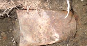 Couple Wandering In Their Yard Found 8 Rusty Cans And Got The Surprise Of Their Lives As They Opened Them Couple Wandering In Their Yard Found 8 Rusty Cans And Got The Surprise Of Their Lives As They Opened Them