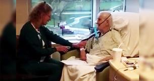 Nurse Serenades Woman's Dying Father And The Video Has The Internet Weeping Nurse Serenades Woman's Dying Father And The Video Has The Internet Weeping