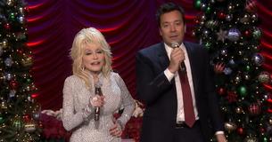 Dolly Parton Jams With Jimmy Fallon, Singing Christmas Medley And Lighting Up The Holiday Mood Dolly Parton Jams With Jimmy Fallon, Singing Christmas Medley And Lighting Up The Holiday Mood