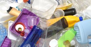 These Shoppers Were Sick Of Excess Plastic On Food Items - So They Dumped It All At Supermarket Checkout These Shoppers Were Sick Of Excess Plastic On Food Items - So They Dumped It All At Supermarket Checkout