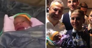 Wife Goes Into Labor At 42,000 Feet During Flight And Doctor Father Is Forced To Deliver Own Baby Wife Goes Into Labor At 42,000 Feet During Flight And Doctor Father Is Forced To Deliver Own Baby