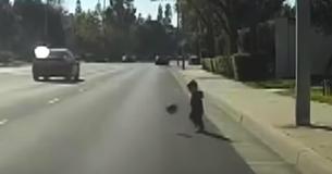 After Finding A Toddler Chasing A Ball Into The Street, Retired Cop Waits For Parents To Return After Finding A Toddler Chasing A Ball Into The Street, Retired Cop Waits For Parents To Return