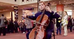 The U.S. Airforce Surprised Visitors At National Air & Space Museum With Beautiful Christmas Performance And We're Loving It The U.S. Airforce Surprised Visitors At National Air & Space Museum With Beautiful Christmas Performance And We're Loving It