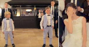 8 hermanos bailan ante la novia, pero serán los movimientos del hermanito menor los que provocarán el aplauso de todo el mundo 8 hermanos bailan ante la novia, pero serán los movimientos del hermanito menor los que provocarán el aplauso de todo el mundo