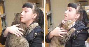 Shelter Cat Clings To Woman Who Can’t Adopt Him - So She Vows To Help Him Find Perfect Family Shelter Cat Clings To Woman Who Can’t Adopt Him - So She Vows To Help Him Find Perfect Family