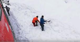 Two Railway Workers Spot Something Buried In Snow And Leap From Train To Save Its Life. Two Railway Workers Spot Something Buried In Snow And Leap From Train To Save Its Life.
