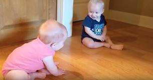 Twins Are Making Each Other Crack Up But Dad Can’t Breathe Over The One In Blue Twins Are Making Each Other Crack Up But Dad Can’t Breathe Over The One In Blue