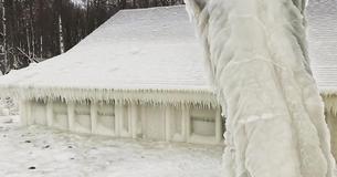 Family's House Becomes Encased In 4 Feet Of Frozen Solid Ice After Crazy Wind Storm Family's House Becomes Encased In 4 Feet Of Frozen Solid Ice After Crazy Wind Storm