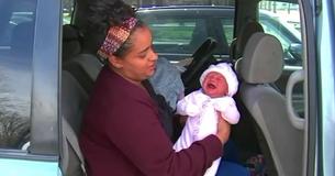 Police Officer Sees Mom Breastfeeding Her 3-Week-Old Daughter In Back Of Parked Car—Then Gives Her A Ticket Police Officer Sees Mom Breastfeeding Her 3-Week-Old Daughter In Back Of Parked Car—Then Gives Her A Ticket