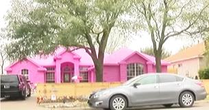Pintó su casa de rosado chillón, y los vecinos no pueden hacer nada al respecto Pintó su casa de rosado chillón, y los vecinos no pueden hacer nada al respecto