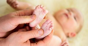 Her Baby Wouldn’t Stop Crying, So The ER Doctor Examined The Baby’s Toes Her Baby Wouldn’t Stop Crying, So The ER Doctor Examined The Baby’s Toes