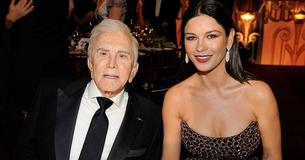 Kirk Douglas, lenda da Era de Ouro de Hollywood, faz 102 anos e seu filho, Michael Douglas, herdou todas as suas maiores qualidades Kirk Douglas, lenda da Era de Ouro de Hollywood, faz 102 anos e seu filho, Michael Douglas, herdou todas as suas maiores qualidades