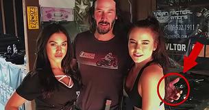Fãs estão chamando Keanu Reeves de “Rei do Respeito” depois de verem que ele não encosta nas mulheres ao tirar fotos Fãs estão chamando Keanu Reeves de “Rei do Respeito” depois de verem que ele não encosta nas mulheres ao tirar fotos