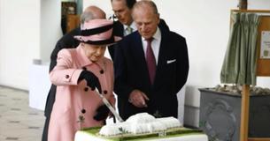 Queen Elizabeth Snacks On Chocolate Biscuit Cake Every Single Day (And Other Royals' Dietary Habits) Queen Elizabeth Snacks On Chocolate Biscuit Cake Every Single Day (And Other Royals' Dietary Habits)