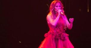 Jennifer Lopez Paid Tribute To Selena By Performing Jennifer Lopez Paid Tribute To Selena By Performing