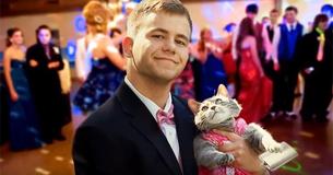 This Teen Couldn't Find A Date For Prom, So He Brought His Cat This Teen Couldn't Find A Date For Prom, So He Brought His Cat