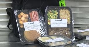 Elementary School Turns Leftovers Into Frozen Meals So Students Don't Go Hungry On Weekends Elementary School Turns Leftovers Into Frozen Meals So Students Don't Go Hungry On Weekends