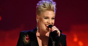 Pink Absolutely Nails 'Jolene' At Tribute For Dolly Parton Pink Absolutely Nails 'Jolene' At Tribute For Dolly Parton