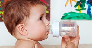 Reasons Why It Could Be Harmful To Give A Young Baby Water Reasons Why It Could Be Harmful To Give A Young Baby Water