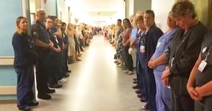 El hospital le rindió honores al hombre que salvó 50 vidas donando sus órganos El hospital le rindió honores al hombre que salvó 50 vidas donando sus órganos