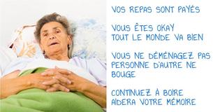 Les notes manuscrites au tableau blanc de la fille d'une mère âgée atteinte de démence entament des conversations cruciales Les notes manuscrites au tableau blanc de la fille d'une mère âgée atteinte de démence entament des conversations cruciales
