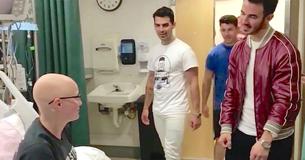 Teen Misses Jonas Brothers Concert For Cancer Treatment So The Band Visits Her In Hospital Room Teen Misses Jonas Brothers Concert For Cancer Treatment So The Band Visits Her In Hospital Room
