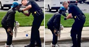 Hombre de la calle que se está afeitando en un parque cree que está en problemas hasta que policía le pide que le dé la afeitadora Hombre de la calle que se está afeitando en un parque cree que está en problemas hasta que policía le pide que le dé la afeitadora