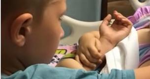 6-Year-Old Brother Comforts His Sick Little Sister As She Holds On To Him In Special Moment At The Hospital 6-Year-Old Brother Comforts His Sick Little Sister As She Holds On To Him In Special Moment At The Hospital