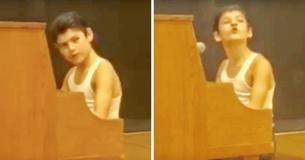 Un ragazzo esegue una cover emozionante al piano di 'Bohemian Rhapsody' al Talent Show della scuola Un ragazzo esegue una cover emozionante al piano di 'Bohemian Rhapsody' al Talent Show della scuola