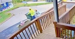 Camera Records Sanitation Worker Giving Assistance To 88-Year-Old Woman In Missouri Camera Records Sanitation Worker Giving Assistance To 88-Year-Old Woman In Missouri
