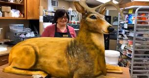 Baker Makes Life-Sized Deer Wedding Cake Baker Makes Life-Sized Deer Wedding Cake